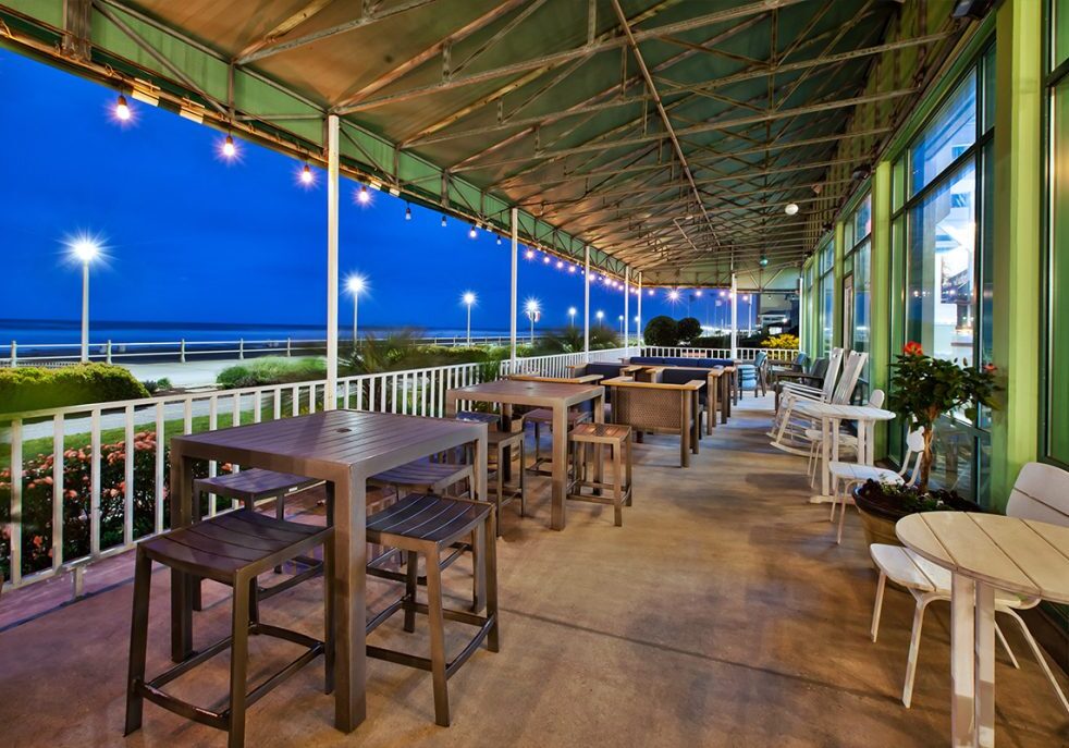 hivbo-gallery-hemingways-patio-1030x687